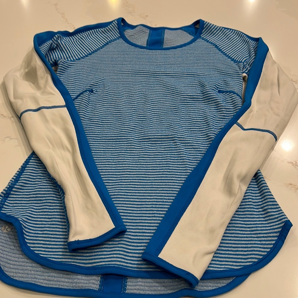 Lululemon long sleeve pullover, size 4